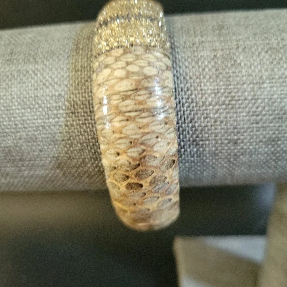 NWT KMO Paris/KMO Bali Genuine Snakeskin Kamelite Sparkle Bangle